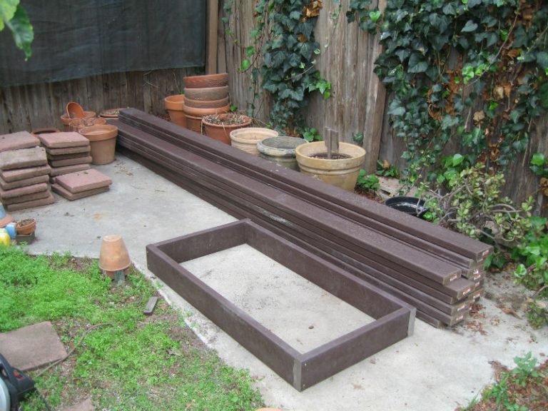 Trex raised bed Gardenerd